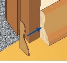 Z obu stron drzwi należy zakończyć listwy, przymocowując odpowiednie końcówki z tworzywa lub wąskie kawałki listwy uciętej pod kątem 45°.